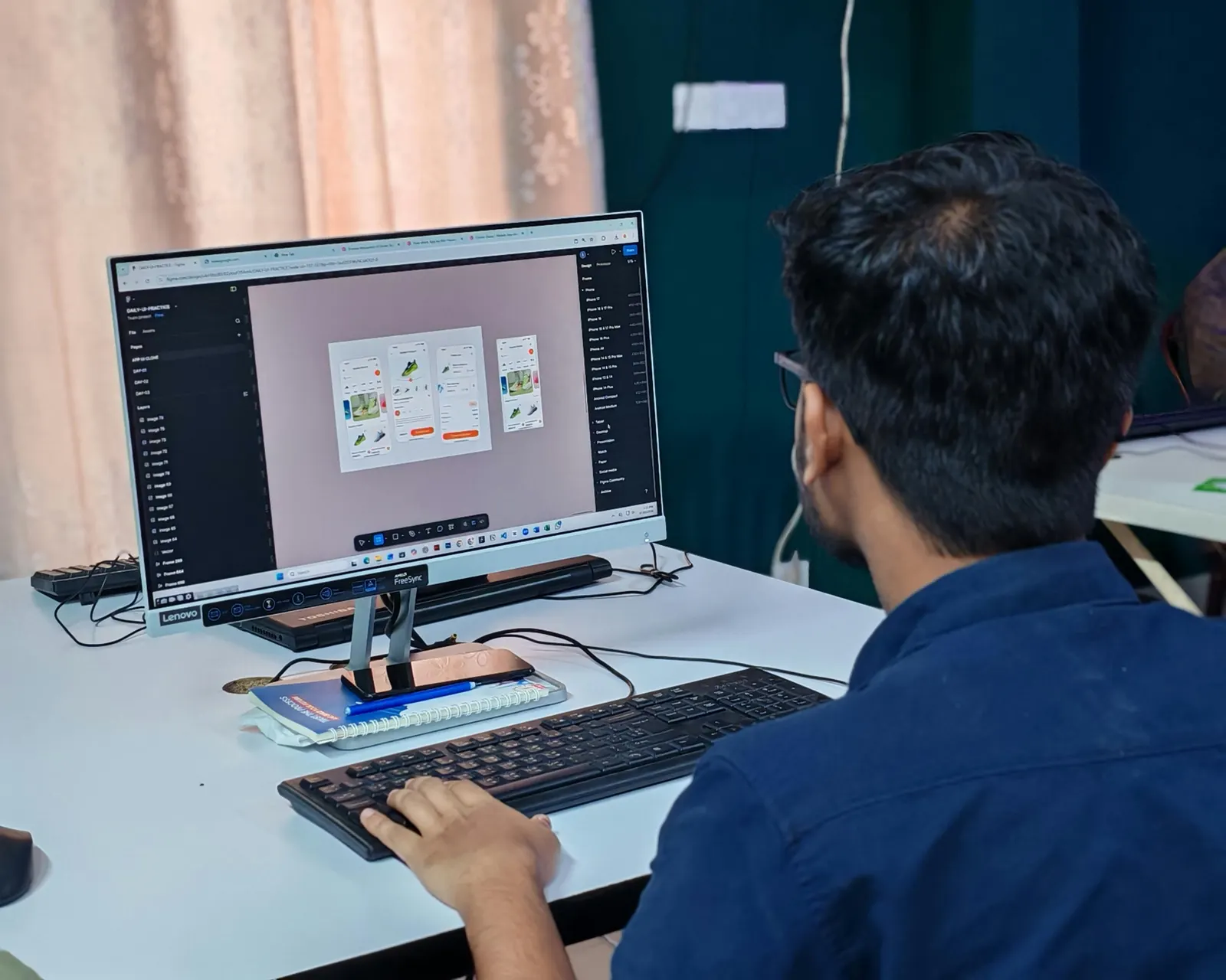 Diseñador trabajando en mockups de dashboards con gráficos en una pantalla grande